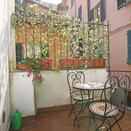 Davide , Via Garibaldi Con Balcone Bellagio