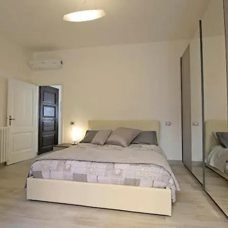 Davide , Via Garibaldi Con Balcone Appartamento *