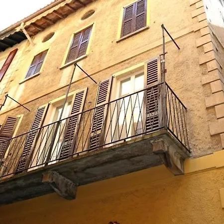 Davide , Via Garibaldi Con Balcone *