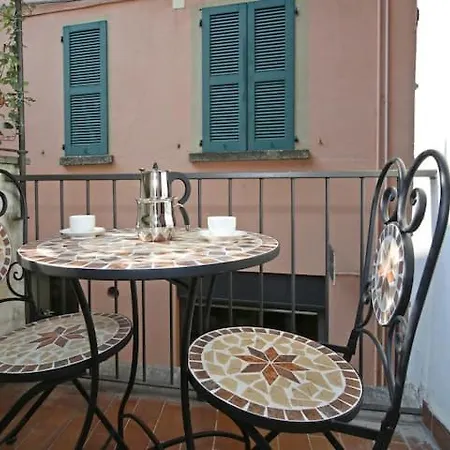 Davide , Via Garibaldi Con Balcone
